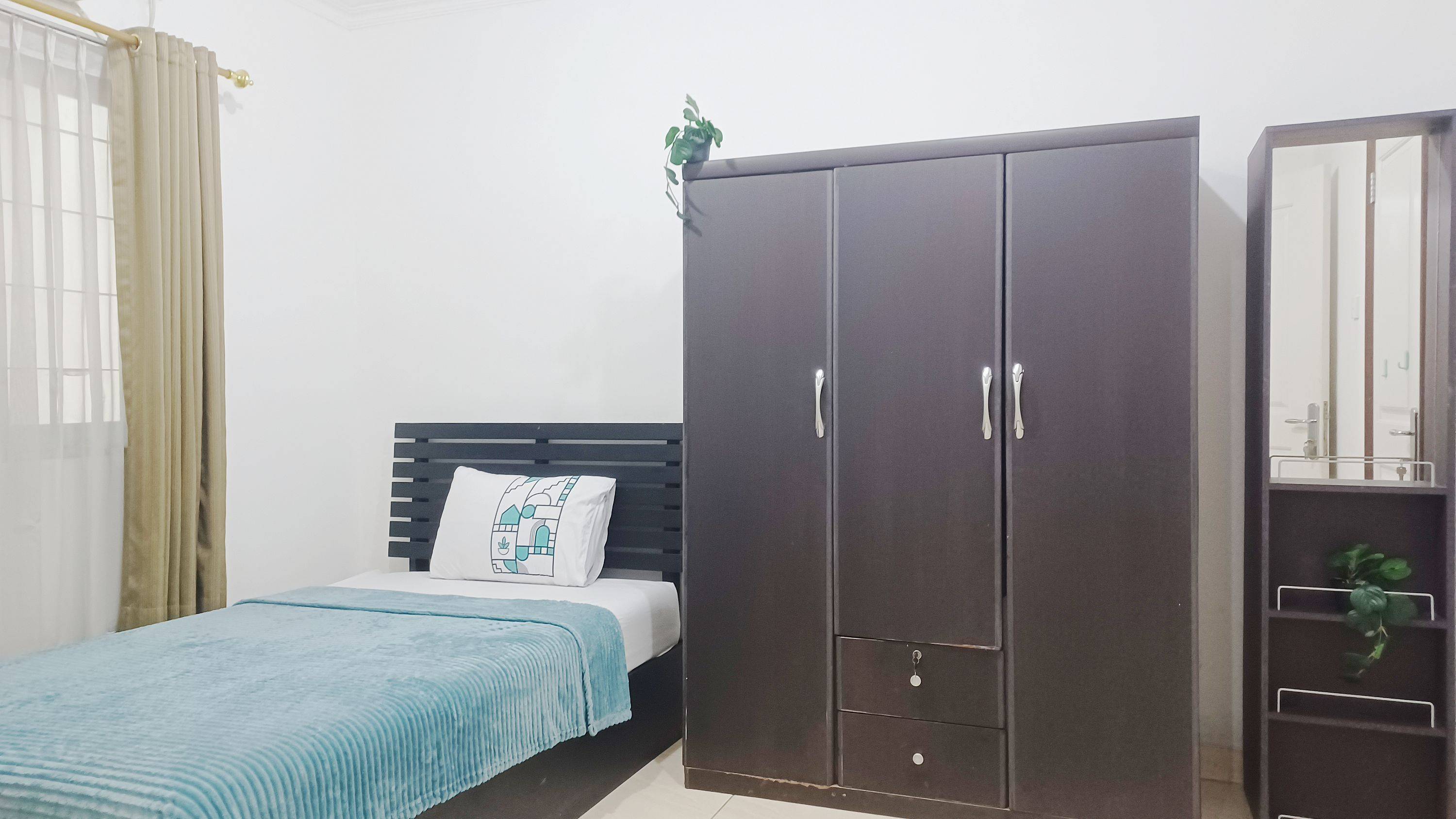 Dipon House Taman Diponegoro Karawaci
